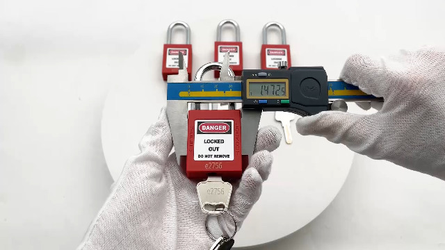 araraetucano 　ふたごじてんしゃ Brady 105722 Padlock Tag, Equipment Locked Out | Gordon Electric